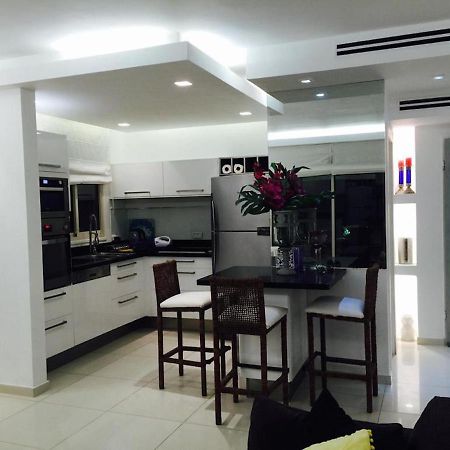 Regency Residence With Pool - Next The Beach Herzelia Esterno foto